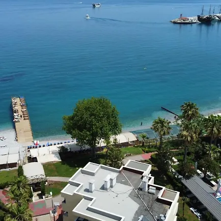 Ambassador Hotell 4*